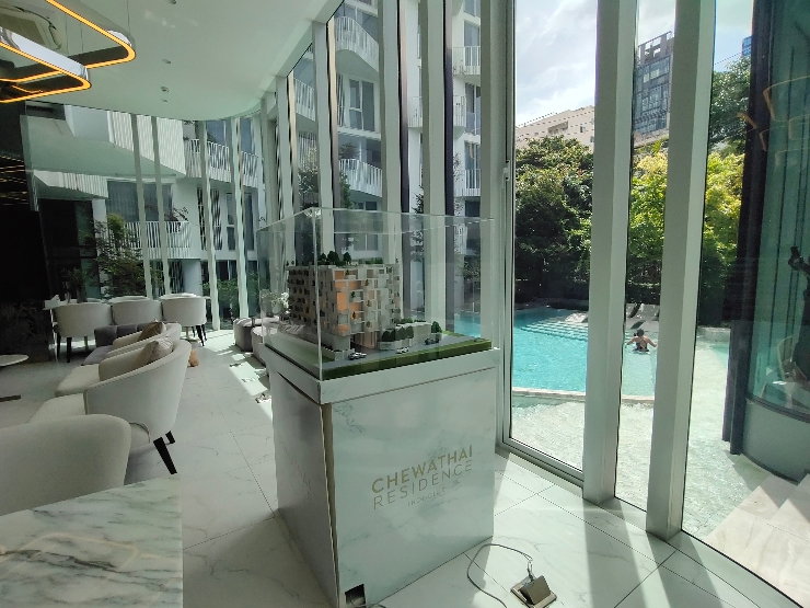 รูป ให้เช่าคอนโดติดสระ Pool Access ทองหล่อขนาดใหญ่พร้อมเฟอร์นิเจอร์ - รูปที่ 24/56