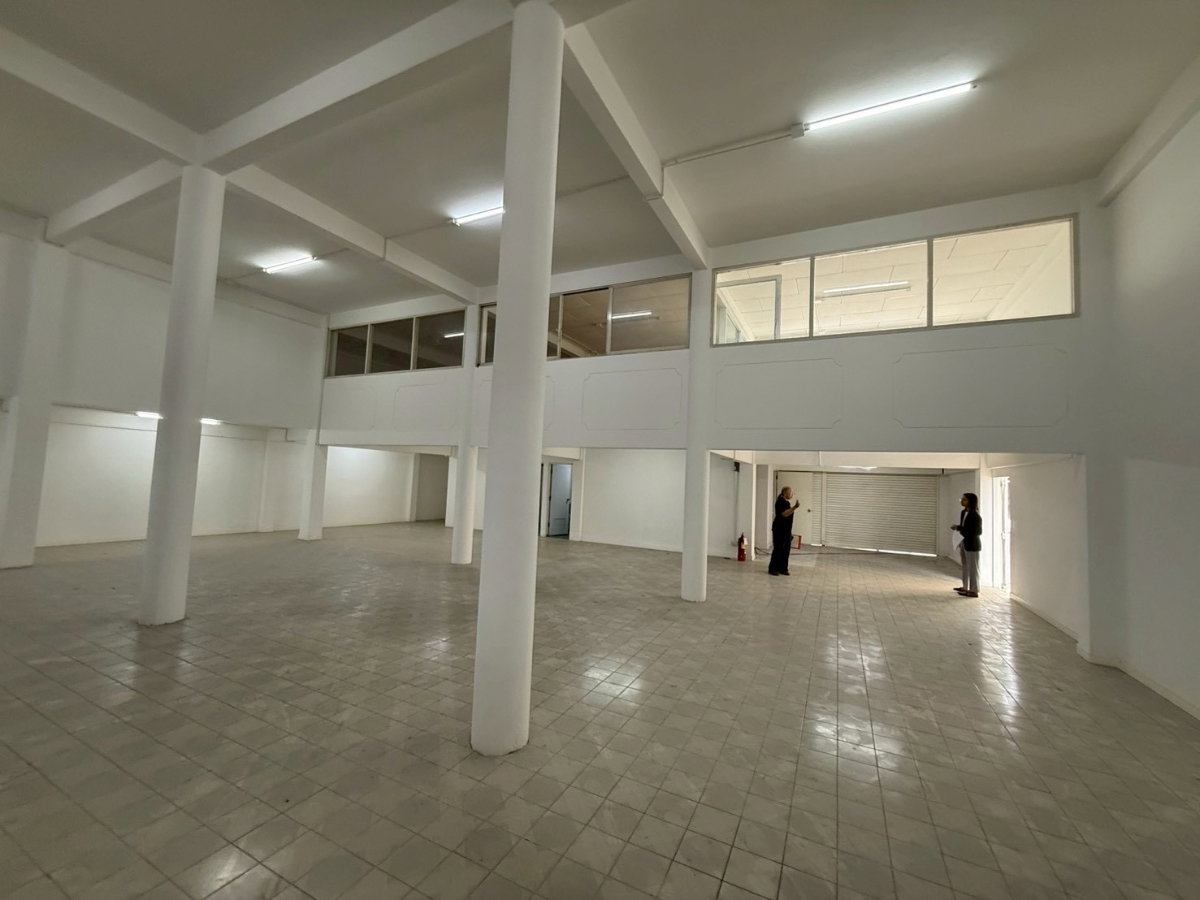 picture Sindhumongkol Commercial Building, 3 stories plus mezzanine. - 5/57