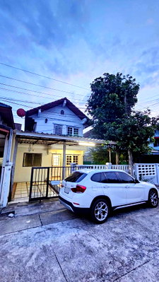 Houses for rent : For rent Golden place Watcharapol