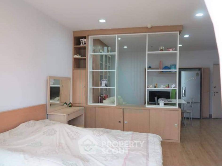 picture Studio Condo at Silom Terrace Condominium near BTS Sala Daeng (ID 2536925) - 1/8