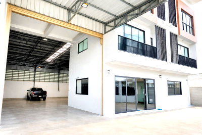 เช่าโรงงาน รร.สายอักษร : ใกล้ตลาดลำลูกกาพลาซ่า 850 ม. โกดังพร้อมออฟฟิศ 3 ชั้น สร้างใหม่ 4นอน 4 น้ำ 470 ตร.ม. ลำลูกกา คลองสาม