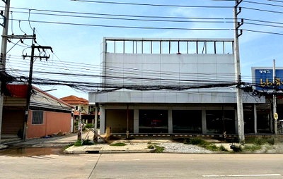 Shophouses for sale Muang Phitsanulok Phitsanulok : 2.5-story commercial building, Phitsanulok-Lom Sak Road (Route 12), Mueang Phitsanulok District, Phitsanulok