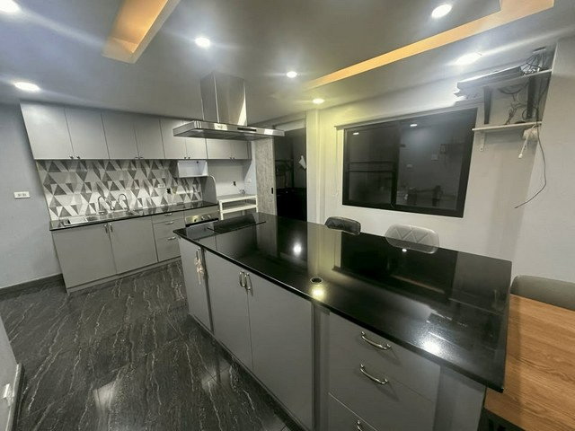 รูป HR3507ให้เช่าบ้านเดี่ยว 2 ชั้น รีโนเวทใหม่ทั้งหลัง สุขุมวิท 56 ใกล้ BTS อ่อนนุช & บางจาก ทำเลดี จอดรถได้หลายคัน เหมาะอยู่อาศัย หรือทำ Home Office - รูปที่ 22/34