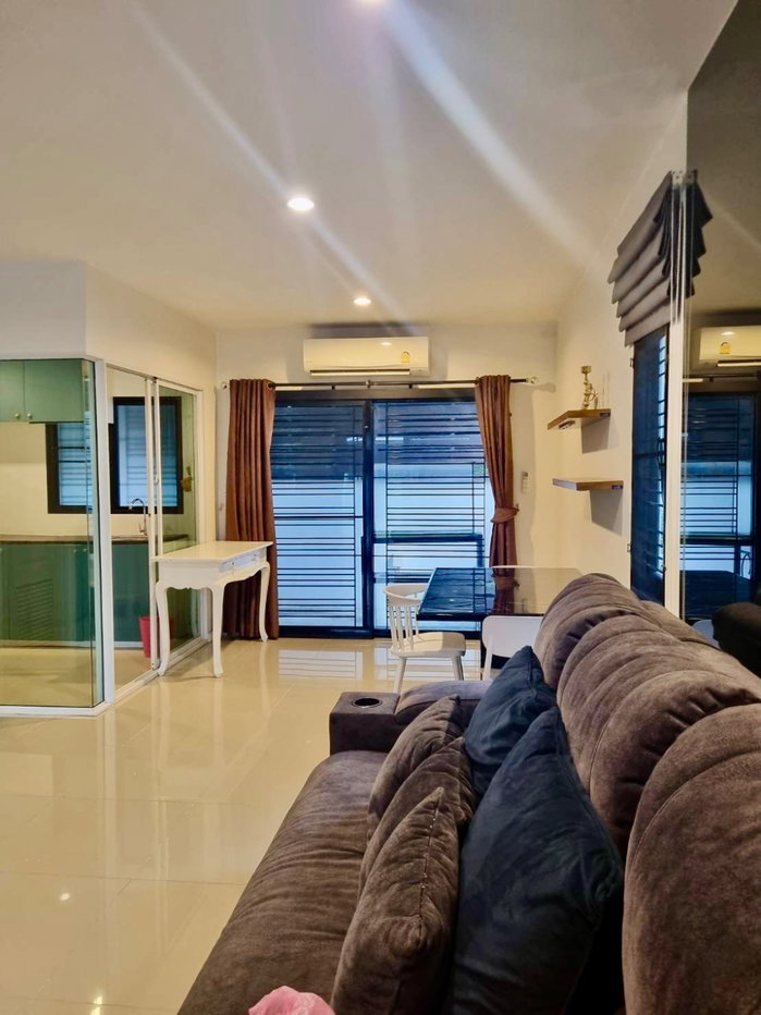 รูป ขายทาวน์โฮม 3 ชั้น Patio Srinakarin – Rama 9 ทำเลกรุงเทพกรีฑา บ้านสวยพร้อมอยู่ ติดแอร์ทุกห้อง พื้นที่กว้าง 29.8 ตร.ว. ใกล้รถไฟฟ้า ทางด่วน - รูปที่ 3/21