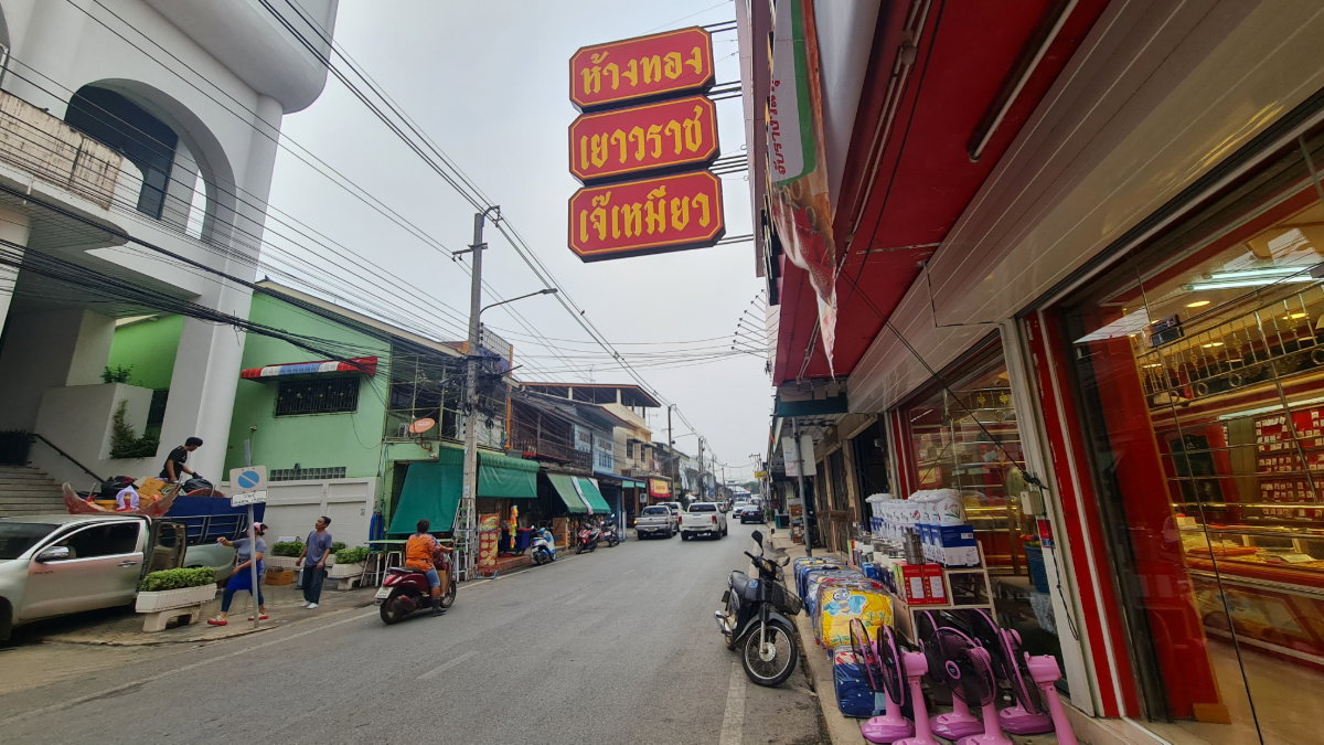 รูป อาคารสำนักงาน 3 ชั้น ตั้งติดถนน แสงมณี(เทศบาลพัฒนา 1) อำเภอ ชุมแสง จังหวัด นครสวรรค์ รหัสแฟ้ม 67-00090 หรือ 31055-0001 คุณวันวิสา - รูปที่ 18/21