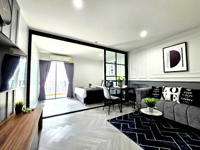 Condos for sale : Corner unit, beautifully decorated and ready to move in. Quiet and peaceful.