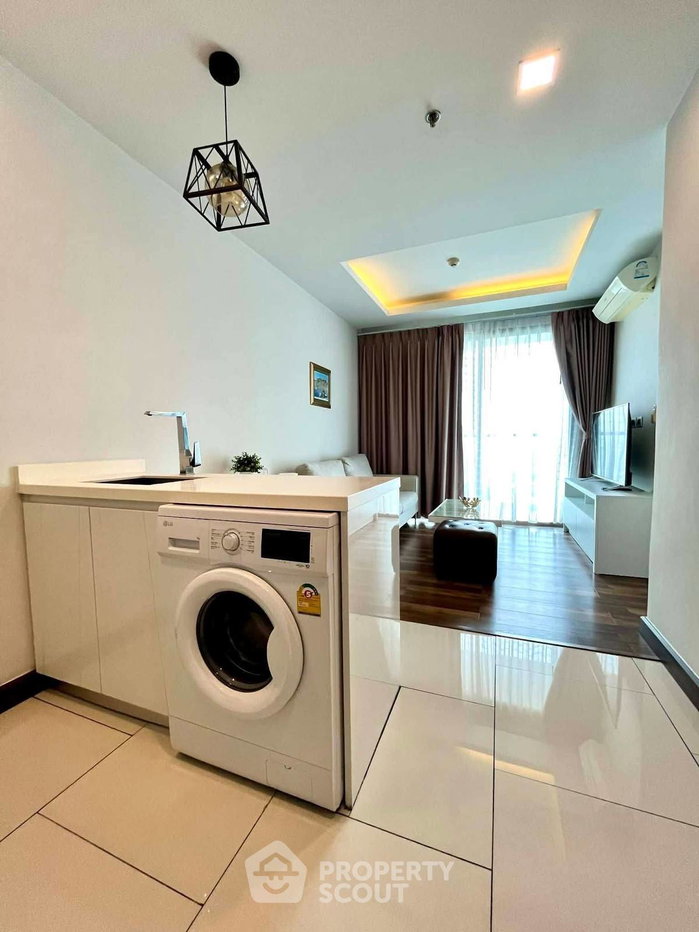 picture 1-BR Condo at The Peak Towers close to Phratamnak (ID 3003110) - 2/9