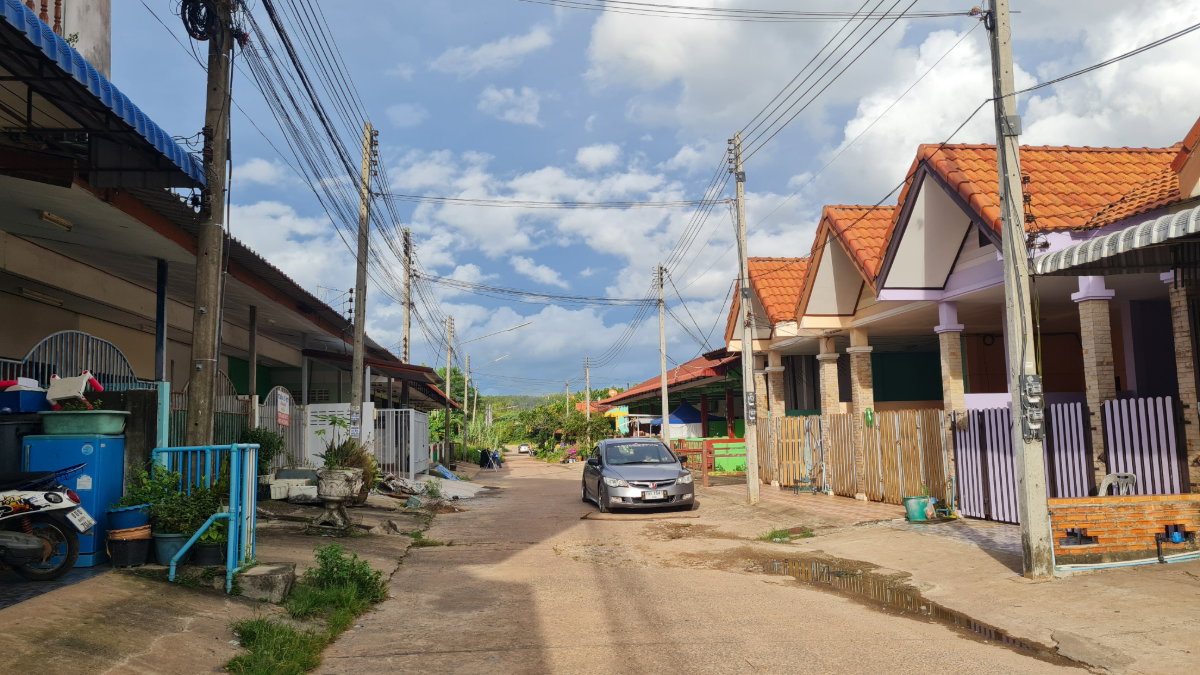 รูป อาคารพาณิชย์ ใกล้ด่านศุลกากร ตั้งอยู่ในตำบลสำนักขาม อำเภอสะเดา จังหวัดสงขลา รหัสแฟ้ม : 60-01395 หรือ 29086-0001 ติดต่อ คุณวันวิสา - รูปที่ 5/8