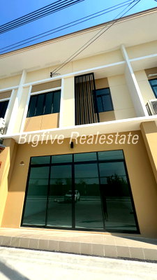 Shophouses for rent : A69-051✨ For Rent: Townhome, Pruksa Ville 99 Phetkasem, with parking space. Very wide frontage, can park multiple cars.✨