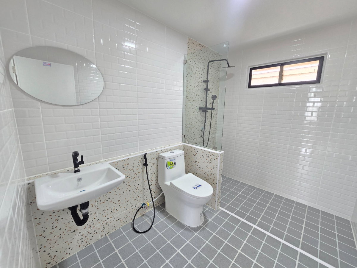 รูป บ้านเดี่ยวหลังใหญ่ ทำเลดีเยี่ยม ถนนเมน ตกแต่งรีโนเวทใหม่ทั้งหมด หมู่บ้านศุชญา ธัญบุรี คลอง 4 ถนนรังสิต-นครนายก บึงยี่โถ ปทุมธานี - รูปที่ 31/32