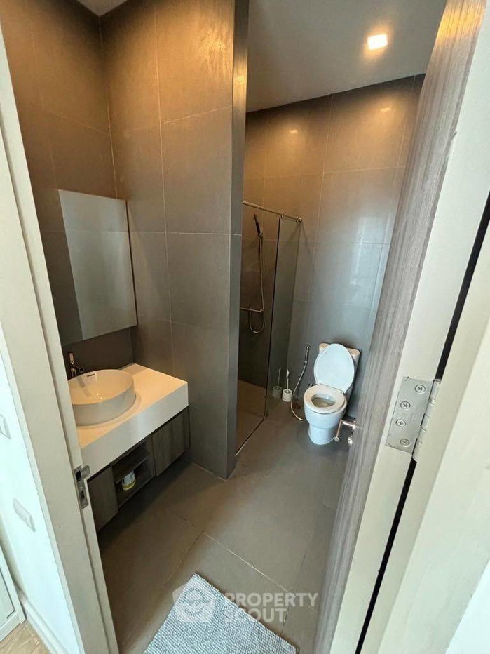 รูป คอนโด 3-ห้องนอน ที่ ทราเพโซ สุขุมวิท 16 ใกล้ MRT ศูนย์การประชุมแห่งชาติสิริกิติ์ (ID 1861050) - รูปที่ 10/14