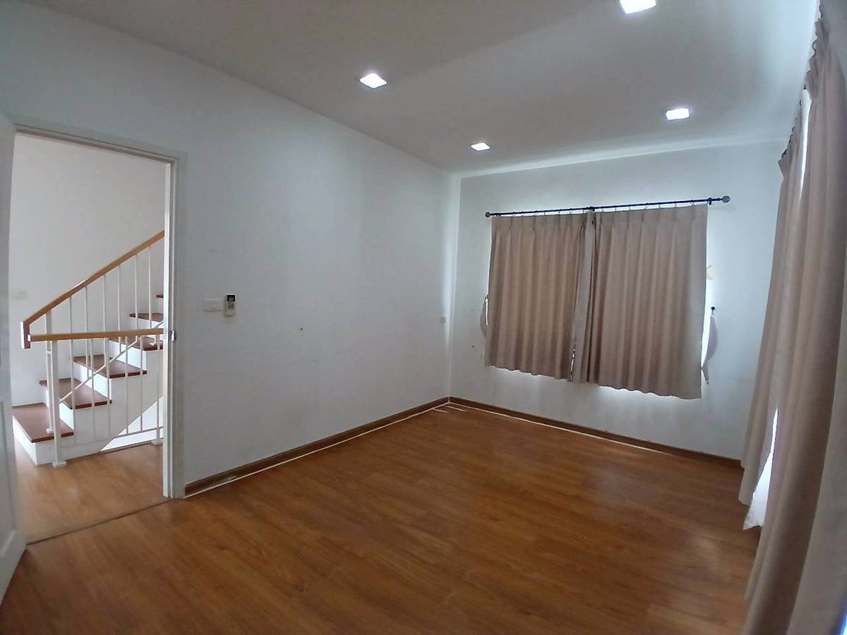 รูป ให้เช่าบ้านเดี่ยว3ชั้น หมู่บ้านโกลเด้น เพรสทีจ วัชรพล-สุขาภิบาล 5 Tel. 099-998-3897 - รูปที่ 18/38
