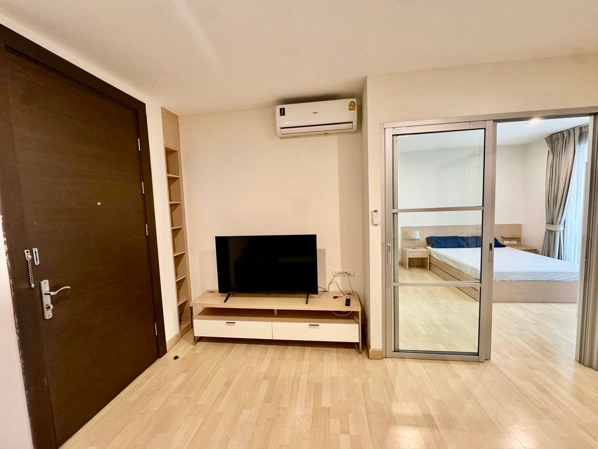 รูป พร้อมให้เช่า❗️"𝐑𝐡𝐲𝐭𝐡𝐦 𝐑𝐚𝐭𝐜𝐡𝐝𝐚" 1 ห้องนอน ขนาด 46 ตร.ม. Sky Kitchen วิวสระว่ายน้ำ  [260615] - รูปที่ 10/22