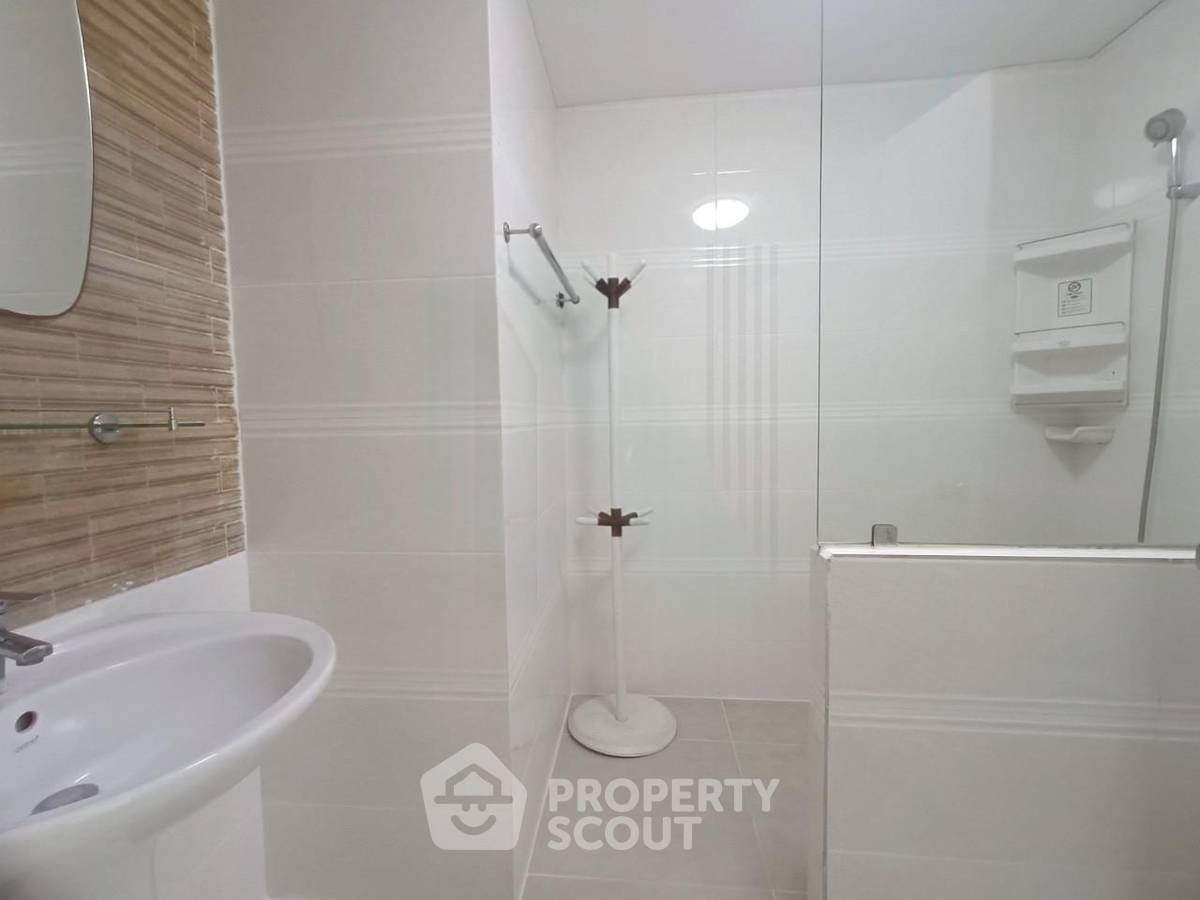 picture 2-BR Condo at Wittayu Complex near BTS Phloen Chit (ID 2760629) - 8/8