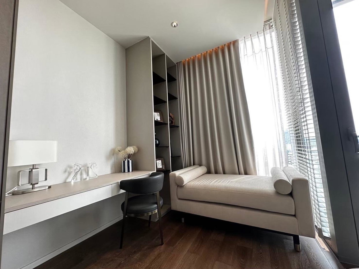 รูป LTHC15745 – Luxury Condo for Rent Phrom Phong | KRAAM Sukhumvit 26 | Near BTS Phrom Phong | 120,000 THB | คอนโดหรูให้เช่า พร้อมพงษ์ โครงการ KRAAM Sukhumvit 26 ใกล้ BTS พร้อมพงษ์ - รูปที่ 2/6