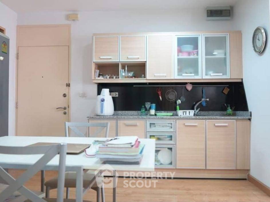 picture Studio Condo at Silom Terrace Condominium near BTS Sala Daeng (ID 2536925) - 6/8