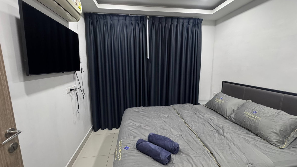 picture Arcadia Beach Continental 15,000THB/month 1 year contract  2 months deposit 1 month advance payment Move in for 45,000THB - 4/10