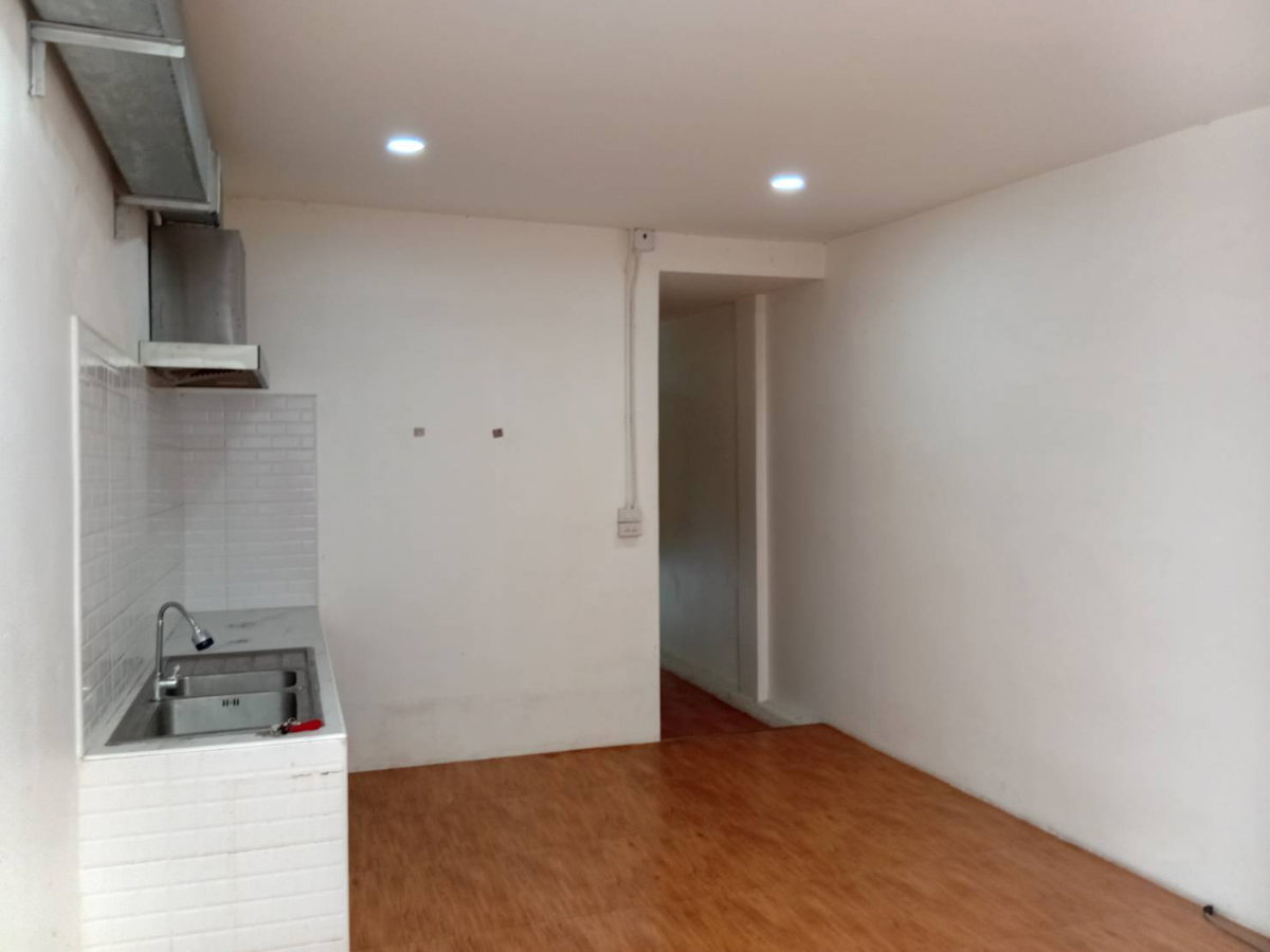 picture Commercial building for rent in Loi Kroh area, Chiang Mai. - 11/13