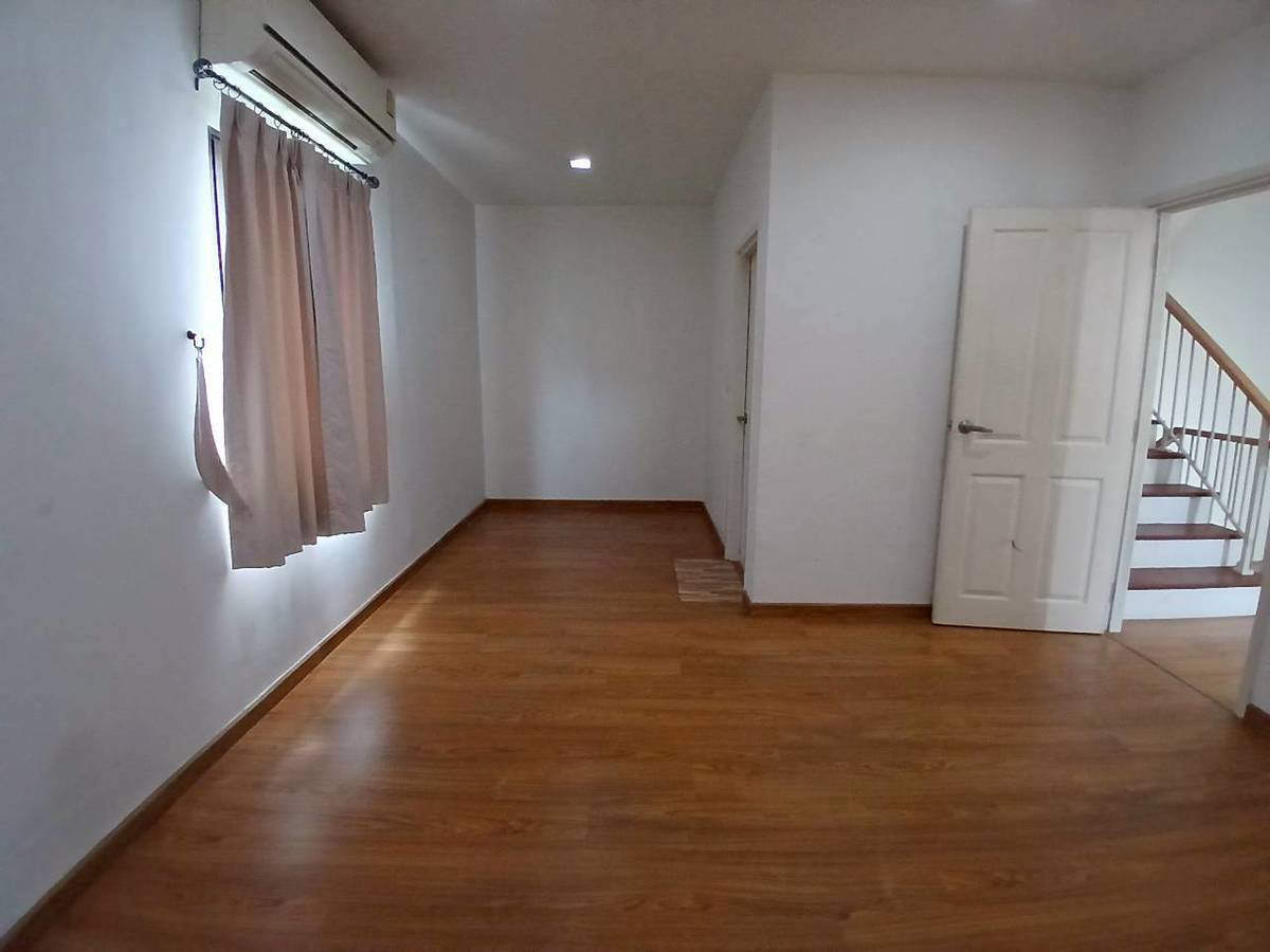 รูป ให้เช่าบ้านเดี่ยว3ชั้น หมู่บ้านโกลเด้น เพรสทีจ วัชรพล-สุขาภิบาล 5 Tel. 099-998-3897 - รูปที่ 16/38