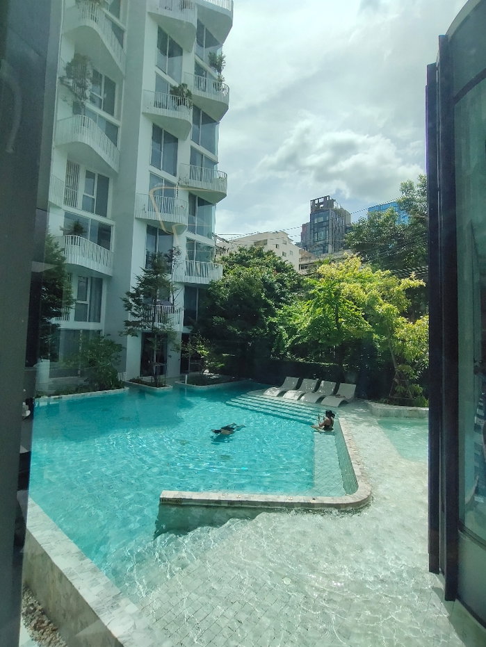 รูป ให้เช่าคอนโดติดสระ Pool Access ทองหล่อขนาดใหญ่พร้อมเฟอร์นิเจอร์ - รูปที่ 14/56