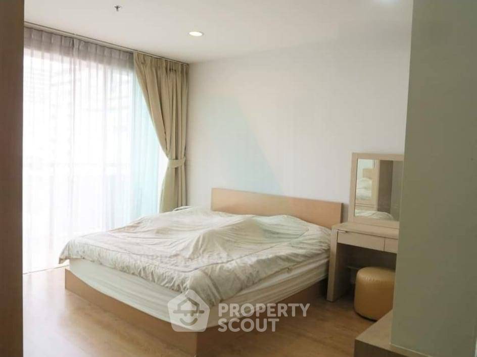 picture Studio Condo at Silom Terrace Condominium near BTS Sala Daeng (ID 2536925) - 3/8