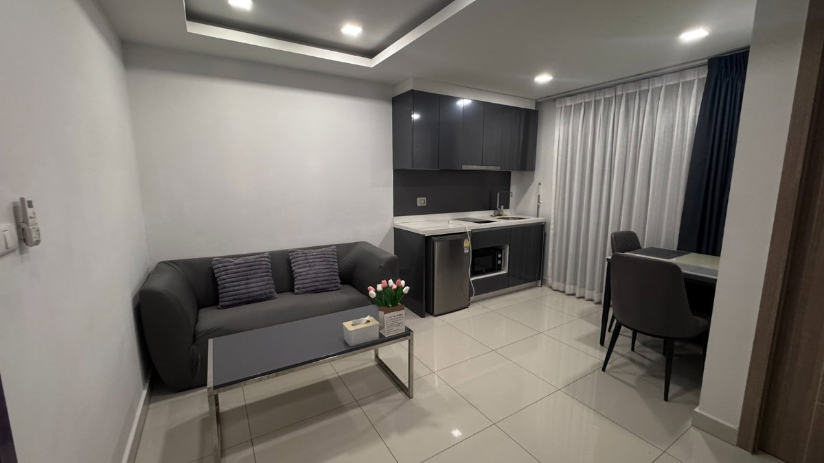 picture Arcadia Beach Continental 15,000THB/month 1 year contract  2 months deposit 1 month advance payment Move in for 45,000THB - 1/10