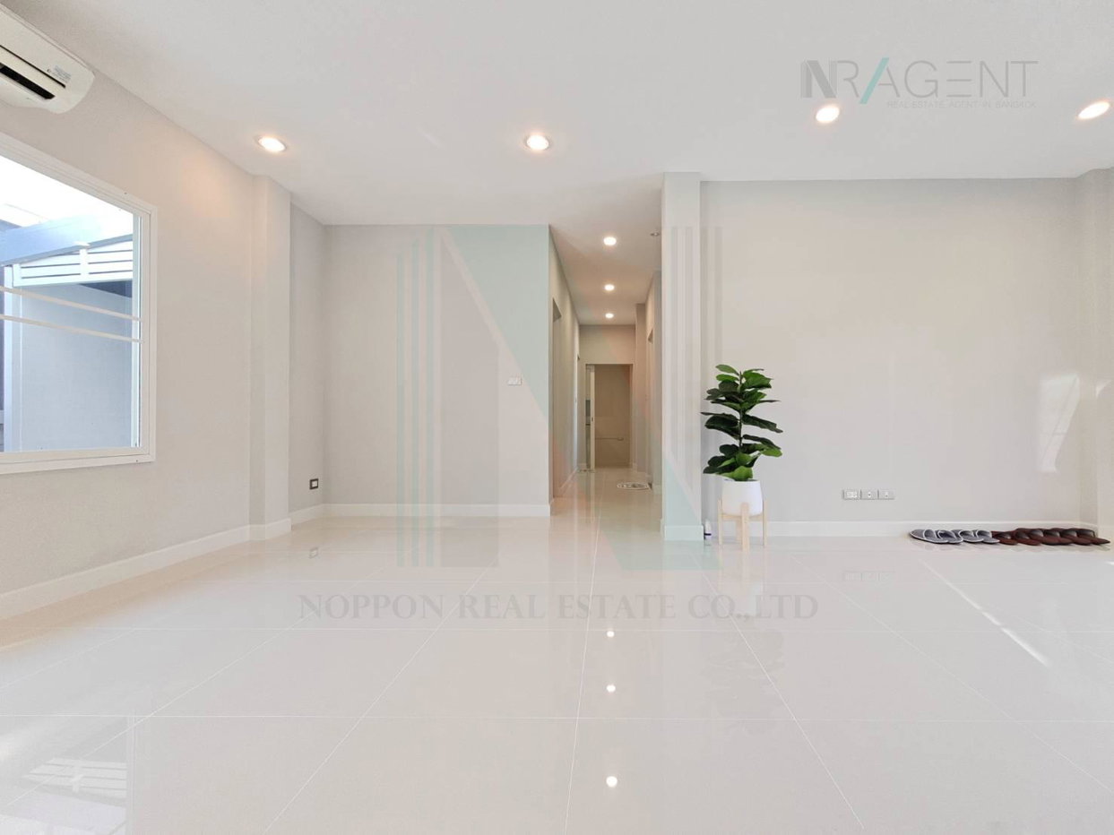 รูป ขายบ้านเดี่ยว โครงการ เซนโทร ศรีนครินทร์ - บางนา 2 ชั้น 4 ห้องนอน 3 ห้องน้ำ - รูปที่ 3/8