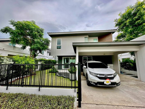 🏡📌ให้เช่าบ้านเดี่ยวสวยพร้อมอยู่ ชัยพฤกษ์ ทางด่วนรามอินทรา-จตุโชติ (L&H) 3 ห้องนอน 3 ห้องน้ำ พร้อมแอร์ครบทุกห้อง แถมฟรี WiFi และคนสวนดูแลสนามหน้าบ้าน