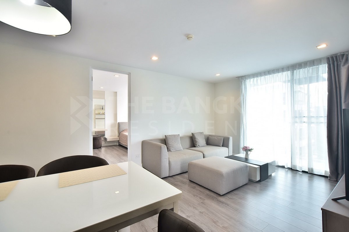picture Ready-to-move-in Condo The Room Sukhumvit 40 near BTS Ekkamai - 2/10