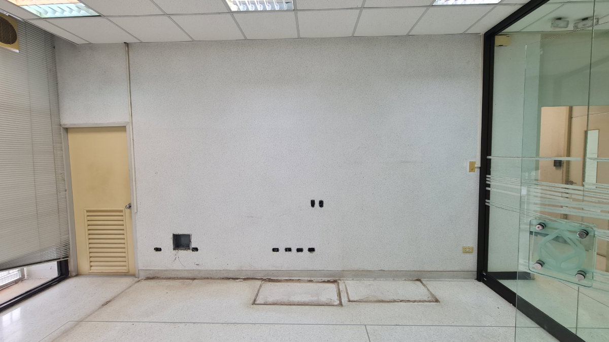 รูป อาคารสำนักงาน 3 ชั้น ตั้งติดถนน แสงมณี(เทศบาลพัฒนา 1) อำเภอ ชุมแสง จังหวัด นครสวรรค์ รหัสแฟ้ม 67-00090 หรือ 31055-0001 คุณวันวิสา - รูปที่ 10/21