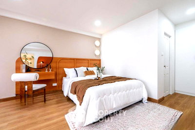 ขายคอนโด : คอนโด 1 ห้องนอน 60 ตร.ม. The Waterford Royal Suites ใกล้ BTS สะนีหนิคม (ID 2476353)