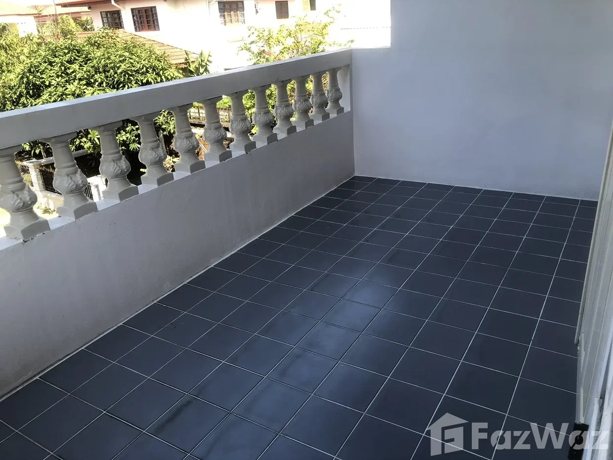 picture A single house covers most facilities 6297261 - 11/11