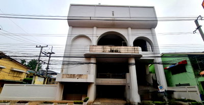 สำนักงาน นครสวรรค์ : อาคารสำนักงาน 3 ชั้น ตั้งติดถนน แสงมณี(เทศบาลพัฒนา 1) อำเภอ ชุมแสง จังหวัด นครสวรรค์ รหัสแฟ้ม 67-00090 หรือ 31055-0001 คุณวันวิสา
