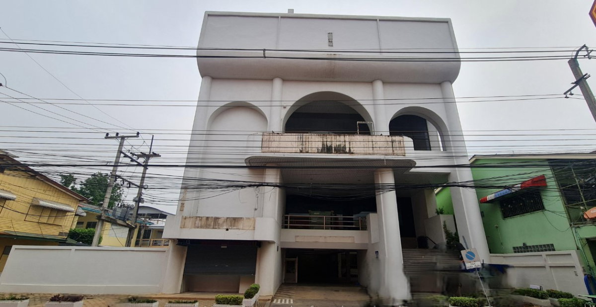 รูป อาคารสำนักงาน 3 ชั้น ตั้งติดถนน แสงมณี(เทศบาลพัฒนา 1) อำเภอ ชุมแสง จังหวัด นครสวรรค์ รหัสแฟ้ม 67-00090 หรือ 31055-0001 คุณวันวิสา - รูปที่ 1/21
