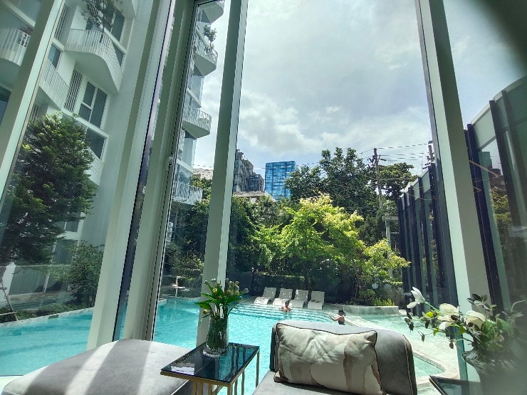 รูป ให้เช่าคอนโดติดสระ Pool Access ทองหล่อขนาดใหญ่พร้อมเฟอร์นิเจอร์ - รูปที่ 55/56