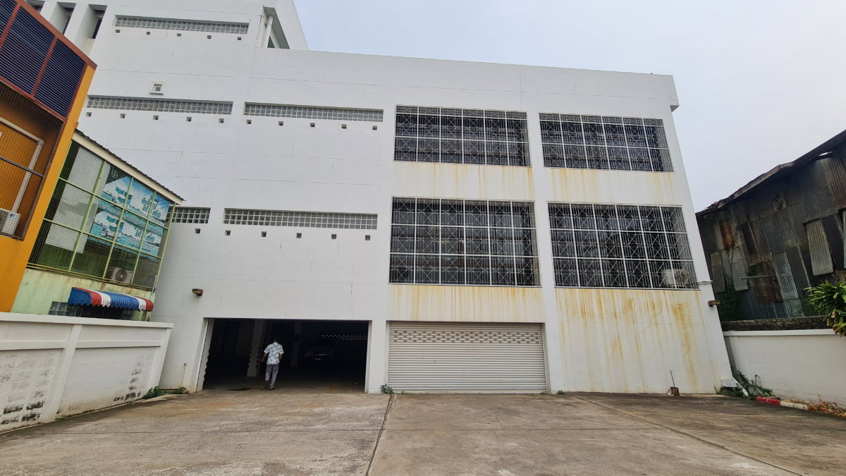 รูป อาคารสำนักงาน 3 ชั้น ตั้งติดถนน แสงมณี(เทศบาลพัฒนา 1) อำเภอ ชุมแสง จังหวัด นครสวรรค์ รหัสแฟ้ม 67-00090 หรือ 31055-0001 คุณวันวิสา - รูปที่ 15/21
