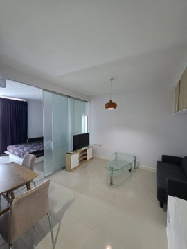 Room for rent (The Iris Condo)