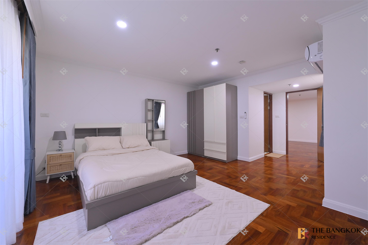 picture Baan Suanpetch near BTS Phrom Phong Ready-to-move-in Condo, Central City Location - 5/10