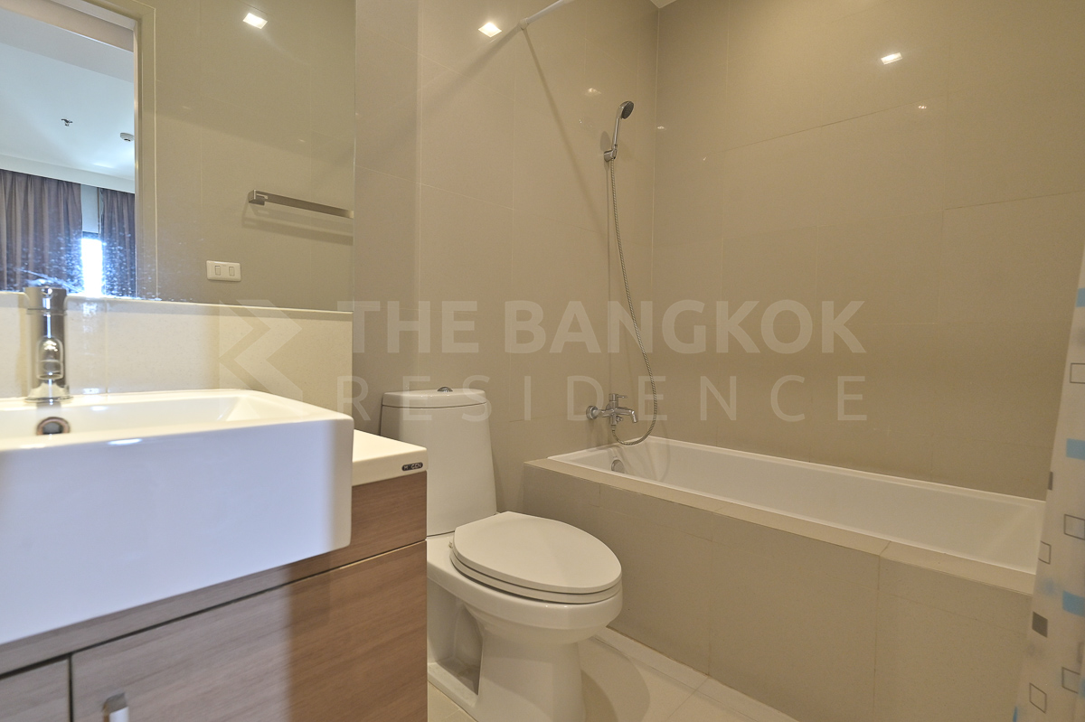 picture Noble Reveal near BTS Ekkamai Condo with the Best Location - 1/10