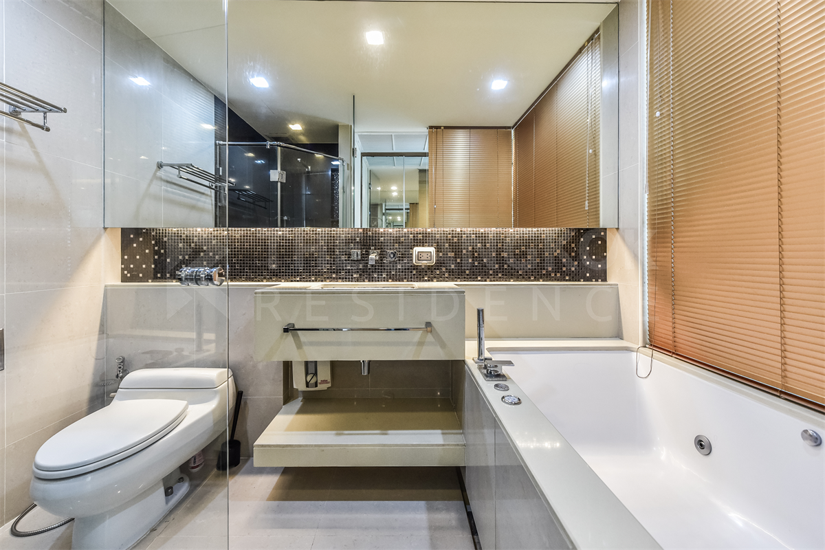 picture The Address Sathorn 12 Comfortable and Ready to Move-in near BTS Saint Louis - 8/10