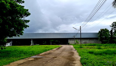 Factory for sale Tak : Auto repair shop and residence, Mae Sot-Umphang Road (Route 1090), Mae Sot District, Tak