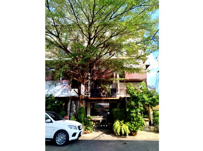 Shophouses for sale Lat Phrao Road : Call : 094-419-9594 Commercial building 4-story in Chokchai 4, Lat Phrao, Near Lotus Wanghin