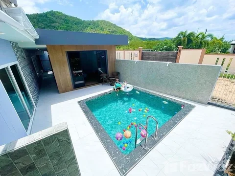 Spacious 3-Bedroom Villa with Indoor Pool 6471222