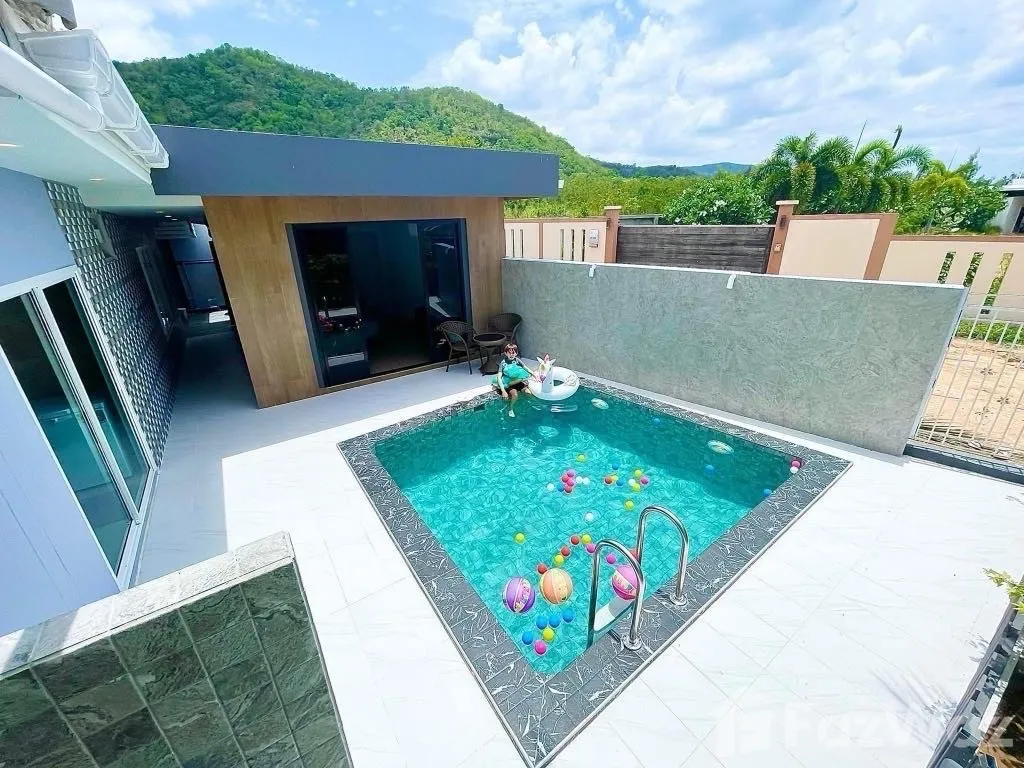 picture Spacious 3-Bedroom Villa with Indoor Pool 6471222 - 1/9
