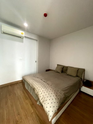 Condos for rent Chiang Mai : Condo for rent Nimmana,with furniture, price 16,000 baht, Tel. 098-9690236 Janny