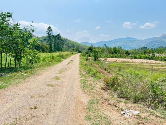 รูป ที่ดิน  วิวเขา โฉนด  ติดทางสาธารณะ 3 ด้าน  ราคาถูก  รีบขายด่วน เดิมจะทำสตูดิโอถ่ายละคร - รูปที่ 3/7