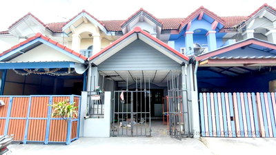 ทาวน์โฮม รร.ธัญรัตน์ : ขายทาวน์เฮาส์ 2 ชั้น หมู่บ้านแพรมาพร คลอง 4 ธัญบุรี สภาพต้องรีโนเวทก่อนเข้าอยู่