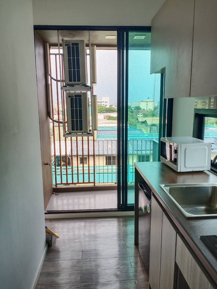 picture 35 sq.m., 7th floor, corner unit, Brown Condo Ratchada 32, 2-way view. - 10/16