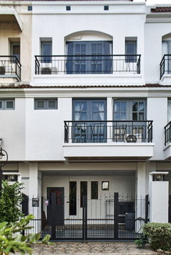 3-story townhome for rent near Waree School