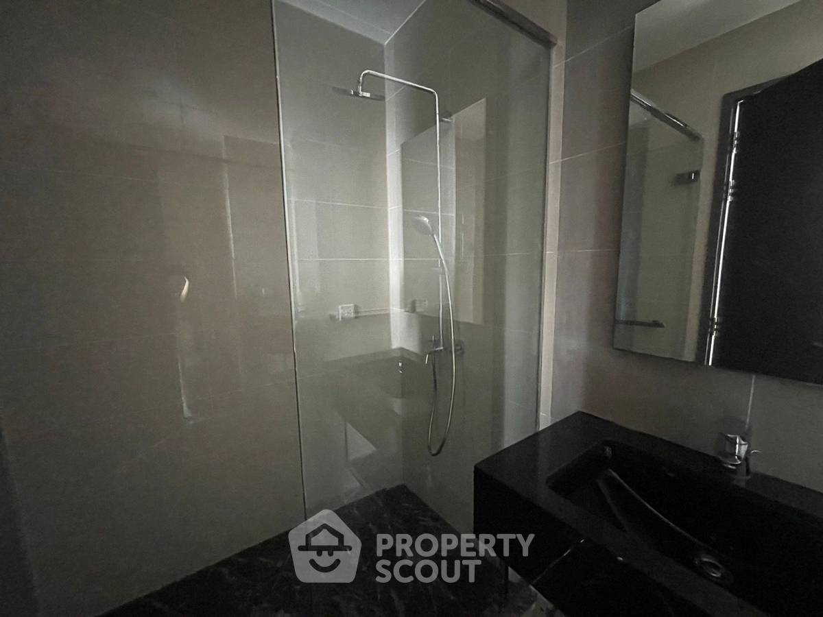 picture High-Floor 1-BR Condo at The Edge Sukhumvit 23, 200m to MRT Sukhumvit (ID 2738330) - 3/9